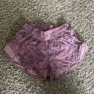 Lululemon Hotty Hot Shorts 2.5’
